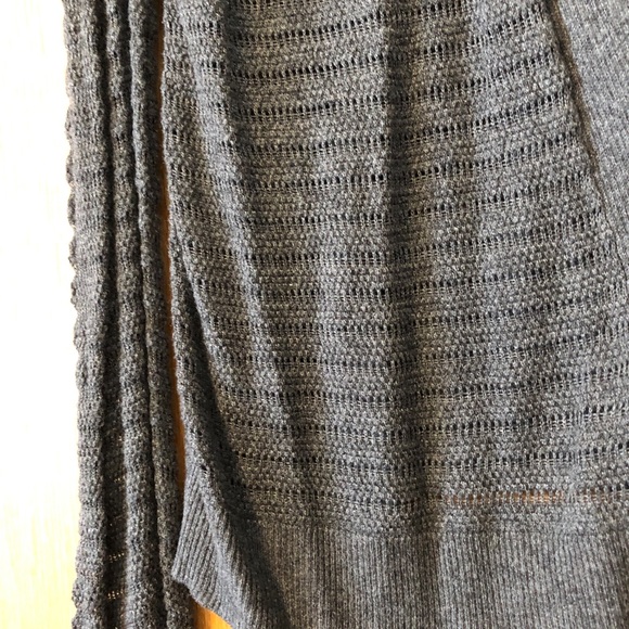 ‼️LAST CHANCE SALE ‼️ OLD NAVY Womens Charcoal Gray Crochet Style Cardigan M - Picture 3 of 4